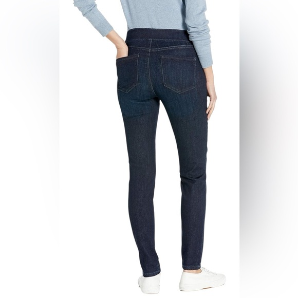 Amazon Essentials Women's Mid-Rise
Stretch Pull-On Jegging Size 18 weekend
Wear - Picture 2 of 8